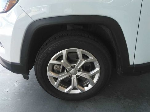 Used 2024 Jeep Compass Latitude AWD/4WD image 5