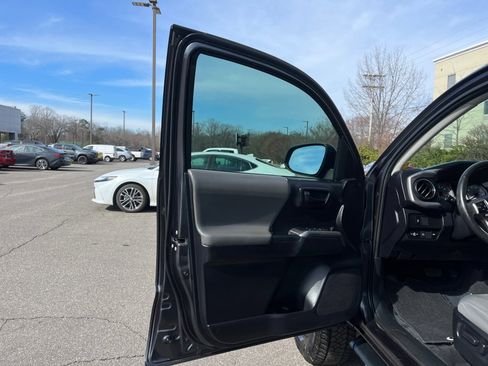 Used 2021 Toyota Tacoma SR5 image 33