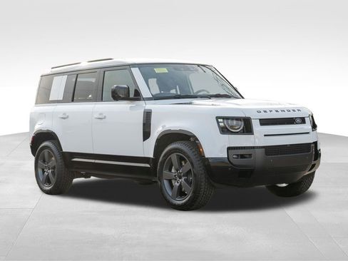 New 2026 Land Rover Defender 110 X-Dynamic SE image 3