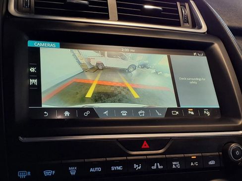 Used 2020 Jaguar E-PACE SE image 19