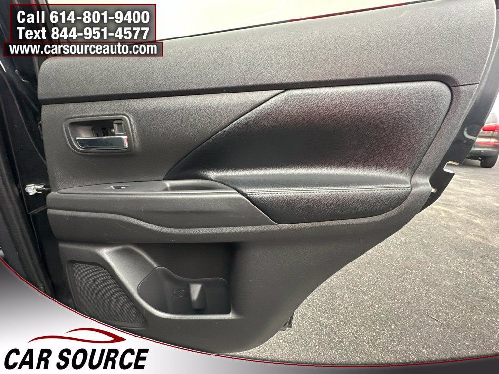 Used 2017 Mitsubishi Outlander SEL FWD image 27