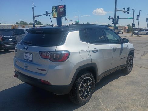 Used 2025 Jeep Compass Trailhawk AWD/4WD image 6