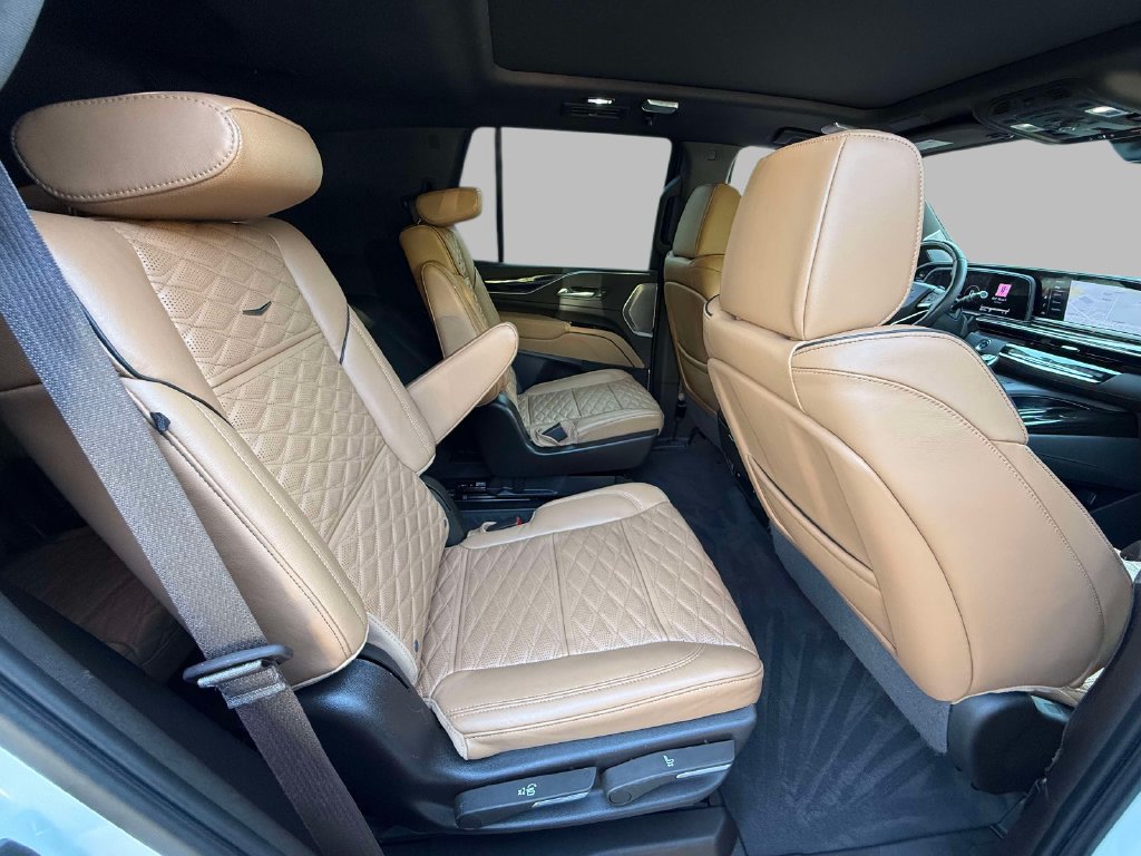 Used 2023 Cadillac Escalade Premium Luxury w/ Performance Package AWD/4WD image 16