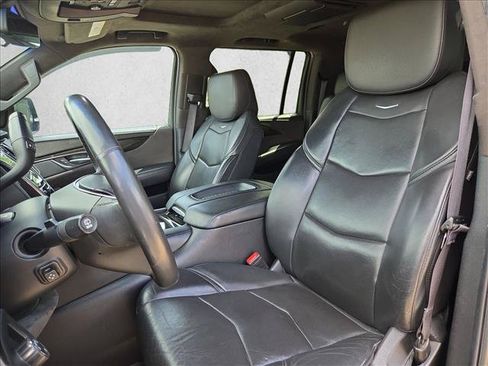 Used 2018 Cadillac Escalade ESV Platinum RWD image 17