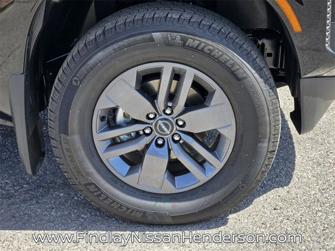 New 2025 Nissan Frontier SV w/ SV Convenience Package image 5