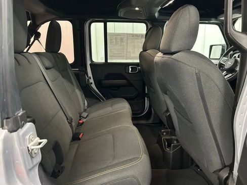 Used 2024 Jeep Wrangler Sahara image 15