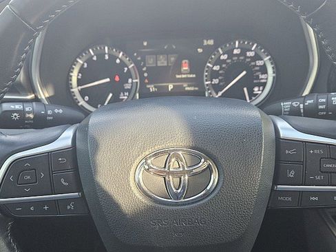 Used 2022 Toyota Highlander XLE image 17