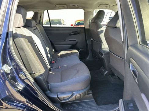 Used 2023 Toyota Highlander LE image 26
