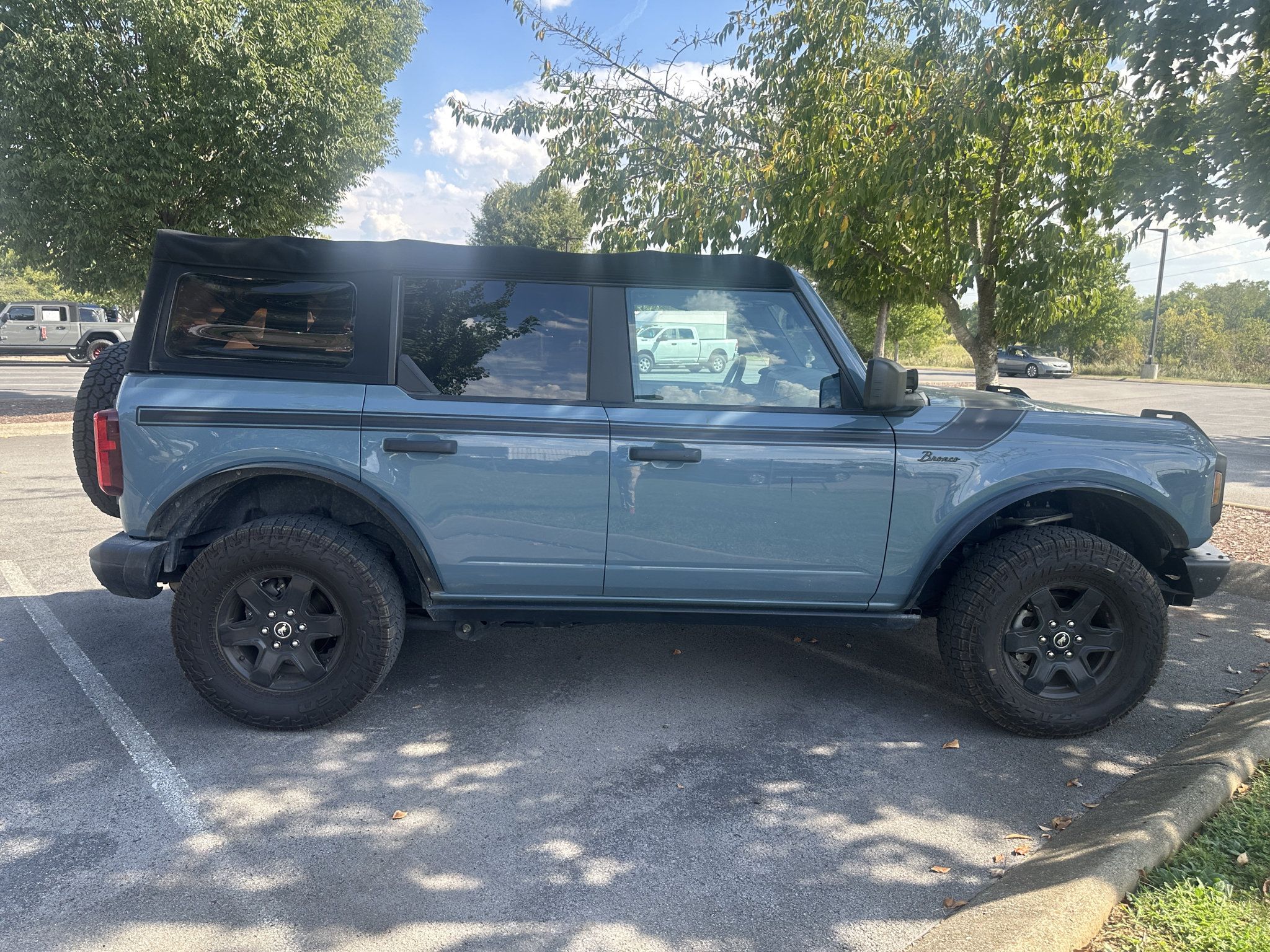 Used 2022 Ford Bronco Black Diamond AWD/4WD image 2