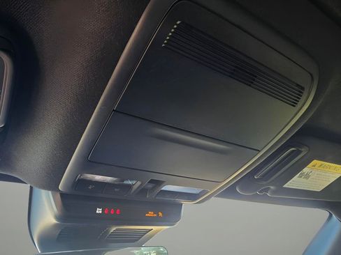 Used 2025 MAZDA MAZDA3 Hatchback w/Premium Plus Pkg image 22