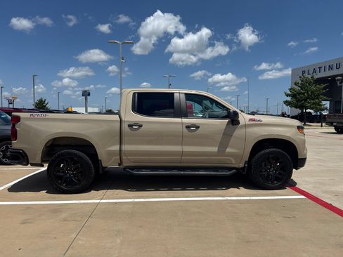 Used 2022 Chevrolet Silverado 1500 Custom Trail Boss w/ LPO, Dark Essentials Package AWD/4WD image 2