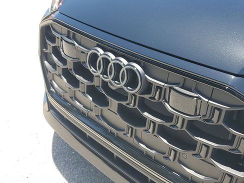 Certified 2025 Audi Q8 Premium Plus w/ Premium Plus Package AWD/4WD image 10