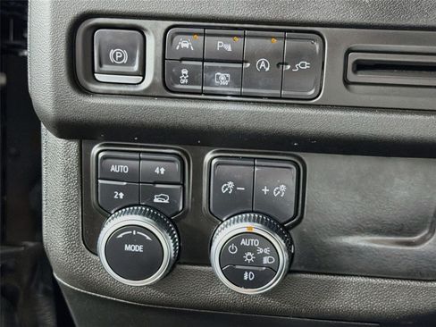 Certified 2022 GMC Yukon SLT w/ SLT Premium Package AWD/4WD image 10