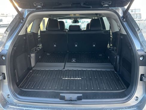 Used 2025 Toyota Highlander Limited image 24