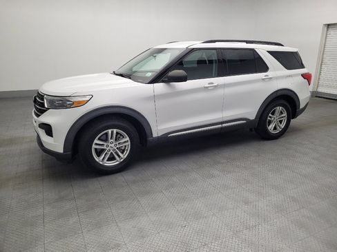 Used 2020 Ford Explorer XLT image 2