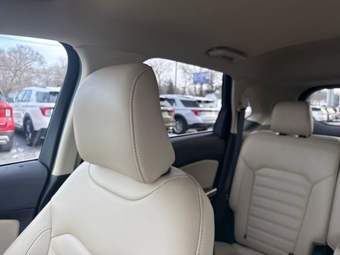 Used 2024 Ford Edge SEL image 36