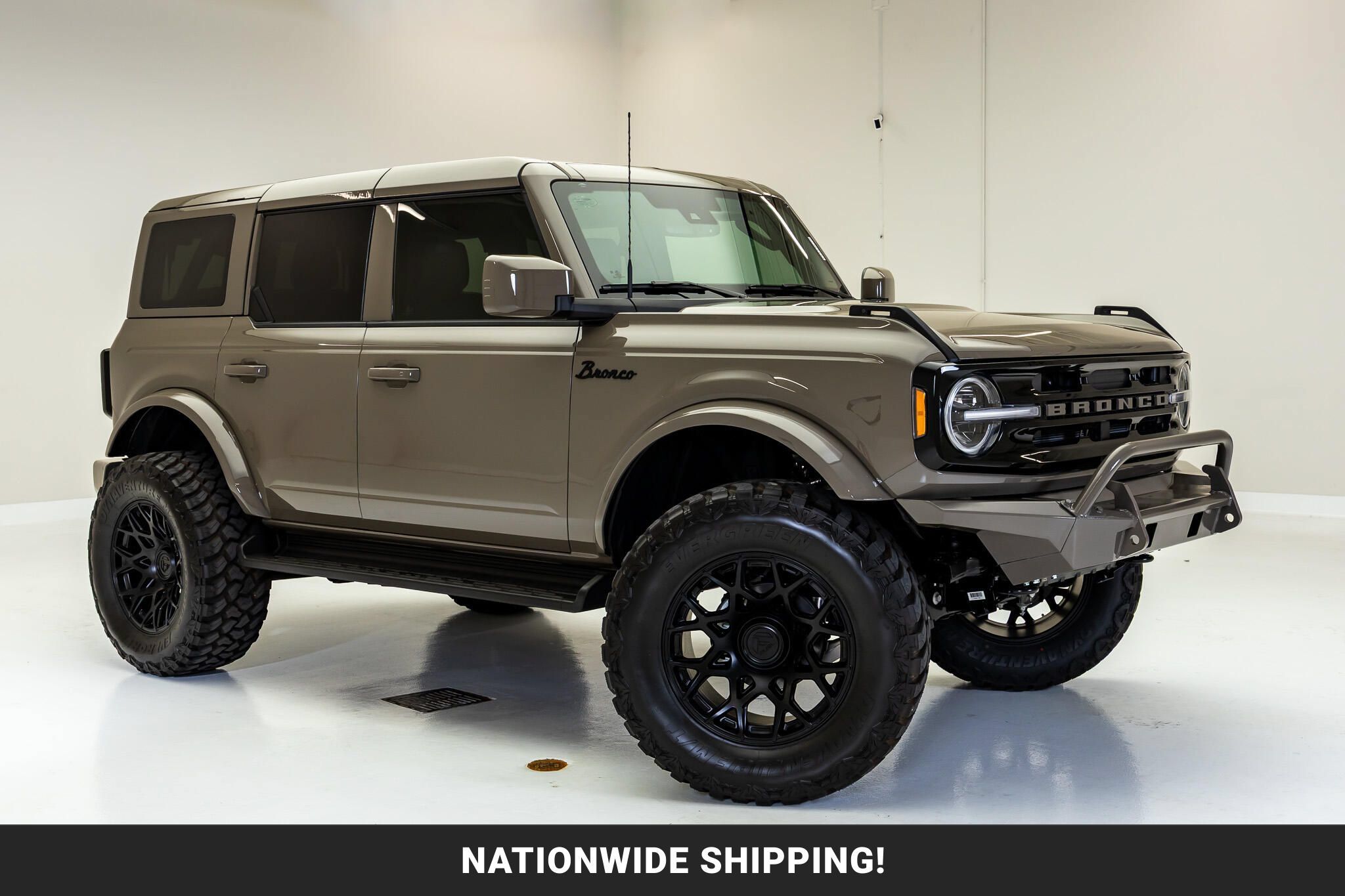 Used 2026 Ford Bronco Outer Banks AWD/4WD image 1