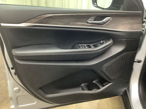 New 2026 Jeep Grand Cherokee Altitude AWD/4WD image 12