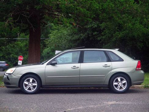 Used 2005 Chevrolet Malibu LS w/ Preferred Equipment Group FWD image 2