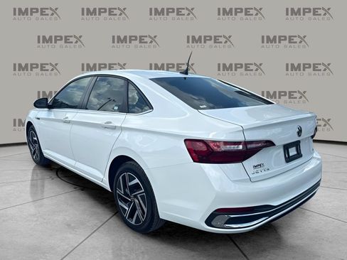 Used 2024 Volkswagen Jetta SEL FWD image 2