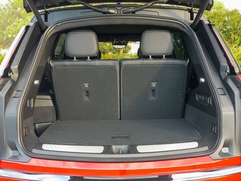 New 2026 Cadillac Vistiq Platinum image 9