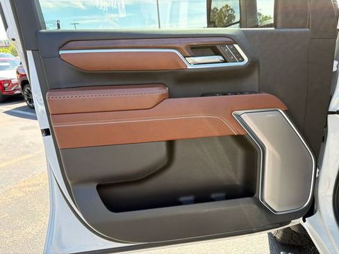 Certified 2025 GMC Sierra 2500 Denali Ultimate AWD/4WD image 10