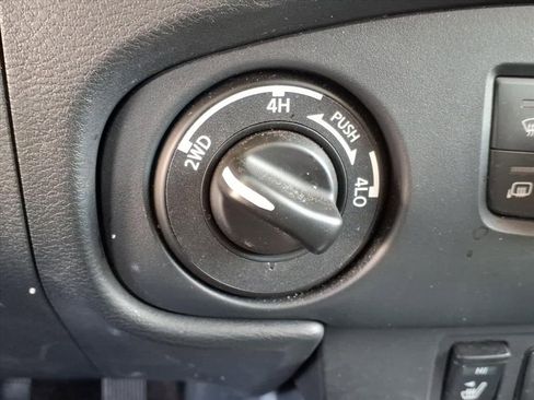 Used 2022 Nissan Frontier SV image 18