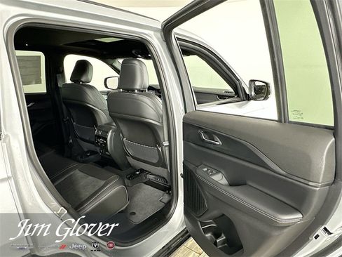 New 2025 Jeep Grand Cherokee Laredo image 24