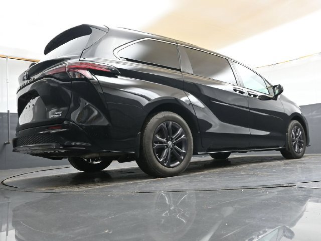 Used 2024 Toyota Sienna XSE w/ XSE Plus Package AWD/4WD image 33
