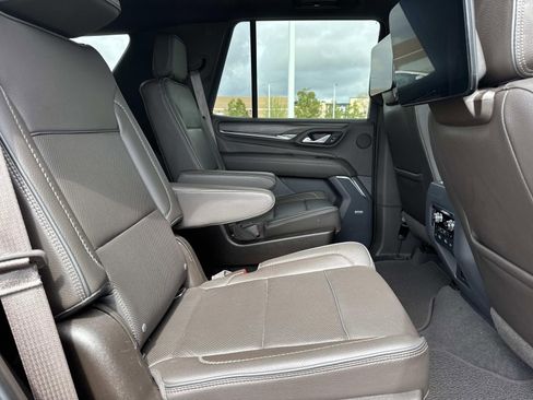 Used 2021 GMC Yukon Denali w/ Denali Premium Package image 12