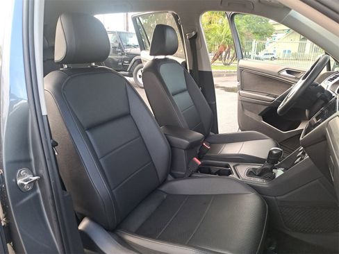 Used 2020 Volkswagen Tiguan SE image 10