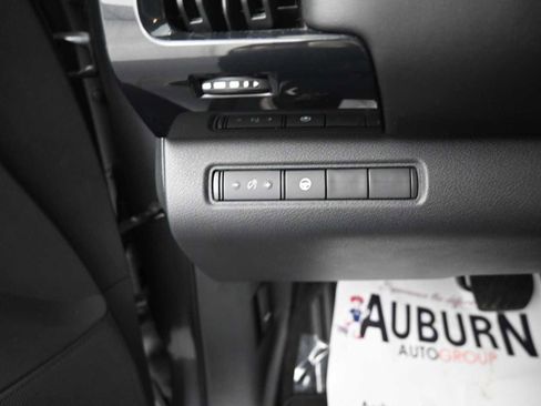 Used 2022 Nissan Pathfinder SV image 10