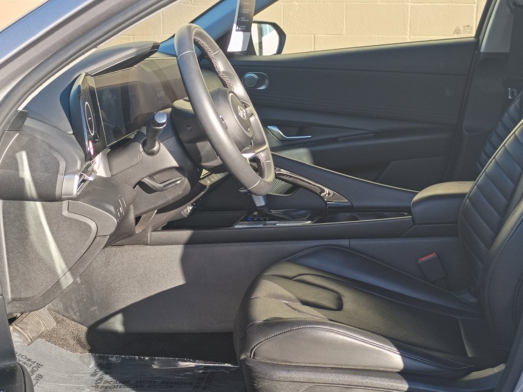 Certified 2025 Hyundai Elantra Limited FWD image 16