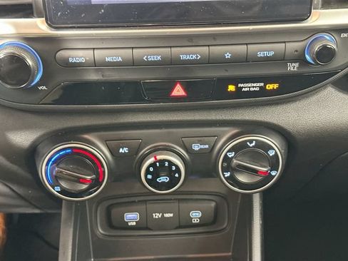 Used 2024 Hyundai Venue SE FWD image 13