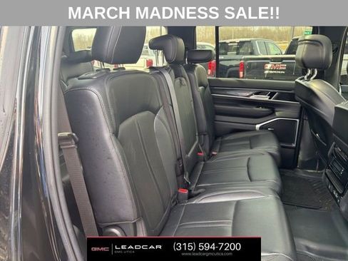 Used 2023 Jeep Wagoneer 4WD w/ Premium Group I image 15