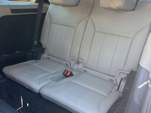 Used 2018 Land Rover Discovery HSE image 12