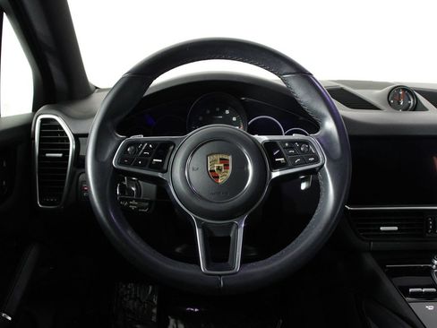 Certified 2023 Porsche Cayenne Platinum Edition image 12