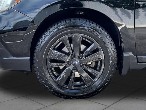 Used 2018 Subaru Outback 3.6R Limited AWD/4WD image 11
