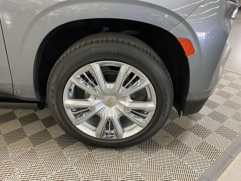 Used 2022 Chevrolet Tahoe High Country image 2