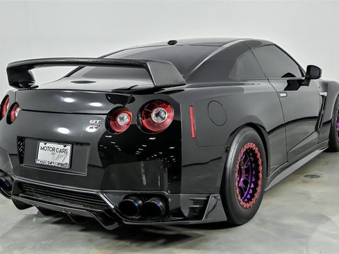 Used 2016 Nissan GT-R Black Edition AWD/4WD image 10