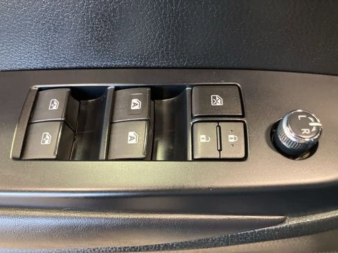 Used 2018 Toyota Highlander AWD V6 image 12