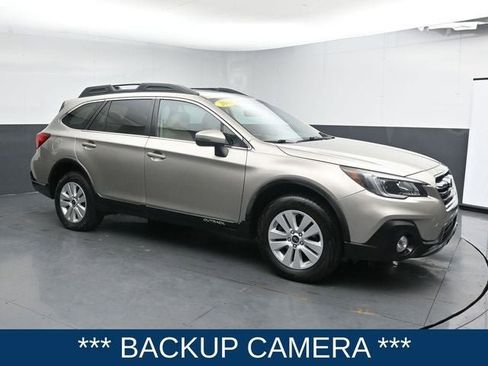 Used 2018 Subaru Outback 2.5i Premium image 3
