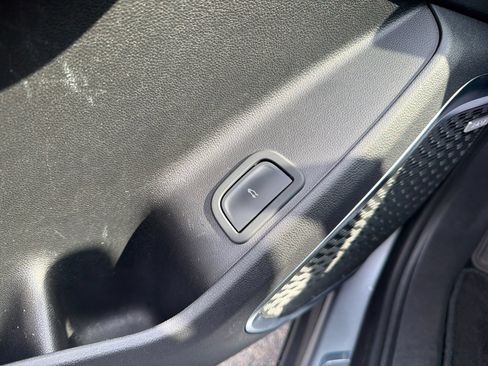 Certified 2025 Buick Enclave Preferred FWD image 18