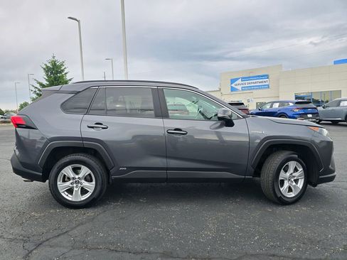 Used 2020 Toyota RAV4 LE AWD/4WD image 9