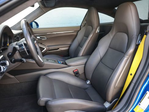 Used 2017 Porsche 911 Turbo S image 30