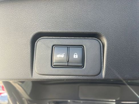 Used 2025 Nissan Rogue SV image 20