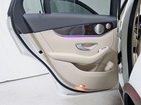 Used 2020 Mercedes-Benz GLC 300 GLC 300 w/ Parking Assistance Package image 39