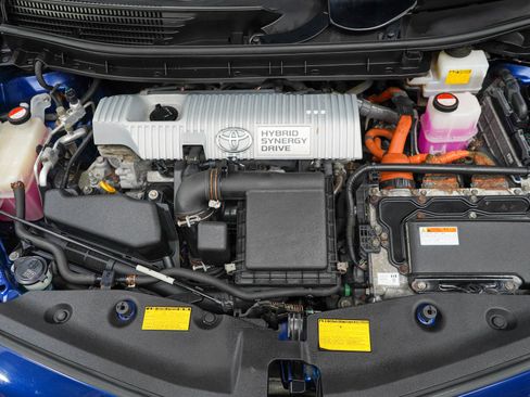 Used 2014 Toyota Prius V Three FWD image 29