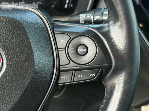 Used 2023 Toyota Corolla Cross XLE FWD image 18