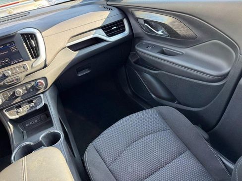 Used 2022 GMC Terrain SLE w/ Driver Convenience Package image 15